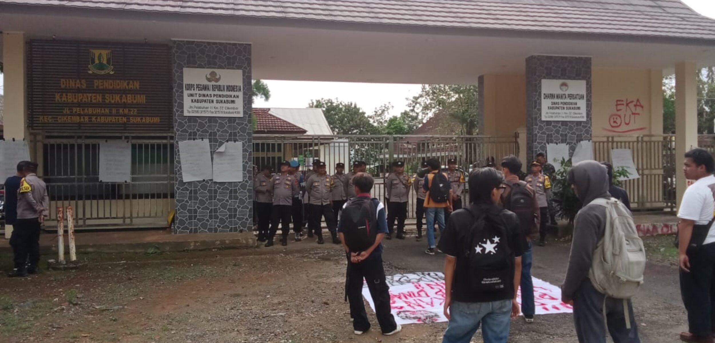 Demo Mahasiswa Gebrak Disdik Sukabumi, Desak Eka Nandang Mundur dari Jabatan Kepala Dinas