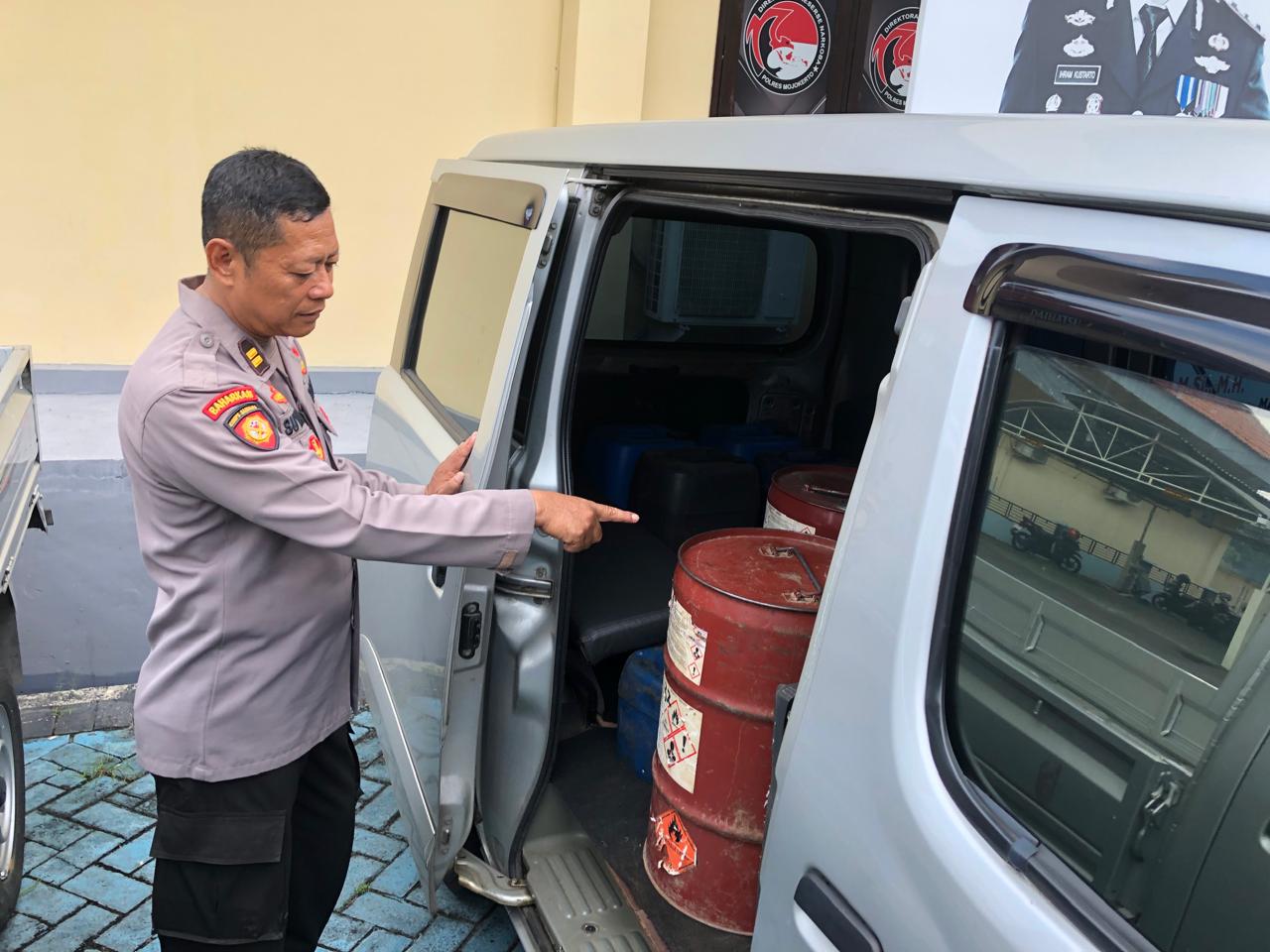 Kendaraan pelaku yang dimodifikasi untuk menyedot BBM jenis Pertalite (Redaksi / Kabarterdepan.com) 