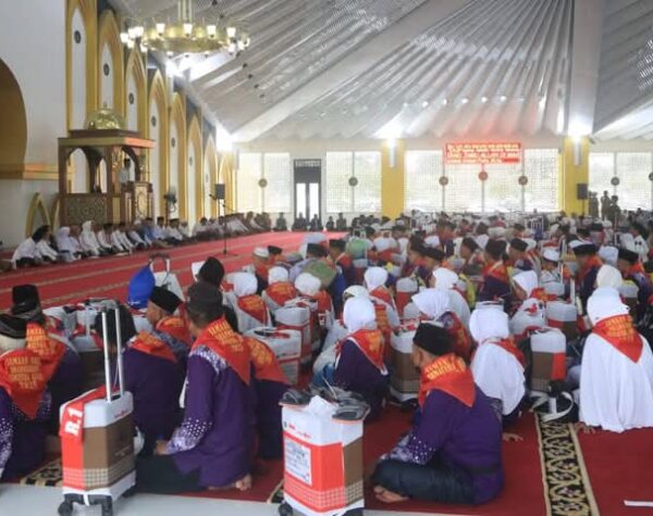 Wakil Bupati Dharmasraya Leli Arni Lepas Keberangkatan 182 Calon Haji