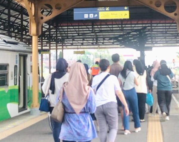 Libur Panjang Kenaikan Yesus Kristus, 27.479 Penumpang Gunakan Kereta Api di Surabaya