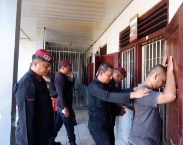 Deklarasikan Anti Narkoba, Warga Binaan Lapas IIB Purwodadi Digeledah
