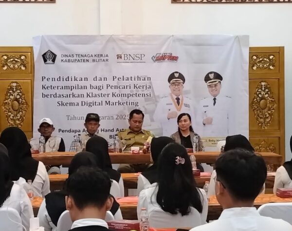Disnaker Blitar Dorong Generasi Muda Kuasai Digital Marketing Lewat Pelatihan DBHCHT 2025