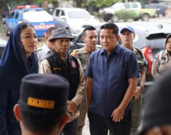 Ketua DPRD Dharmasraya Apresiasi Bupati Annisa atas Penghimpunan Bantuan CSR untuk Korban Banjir