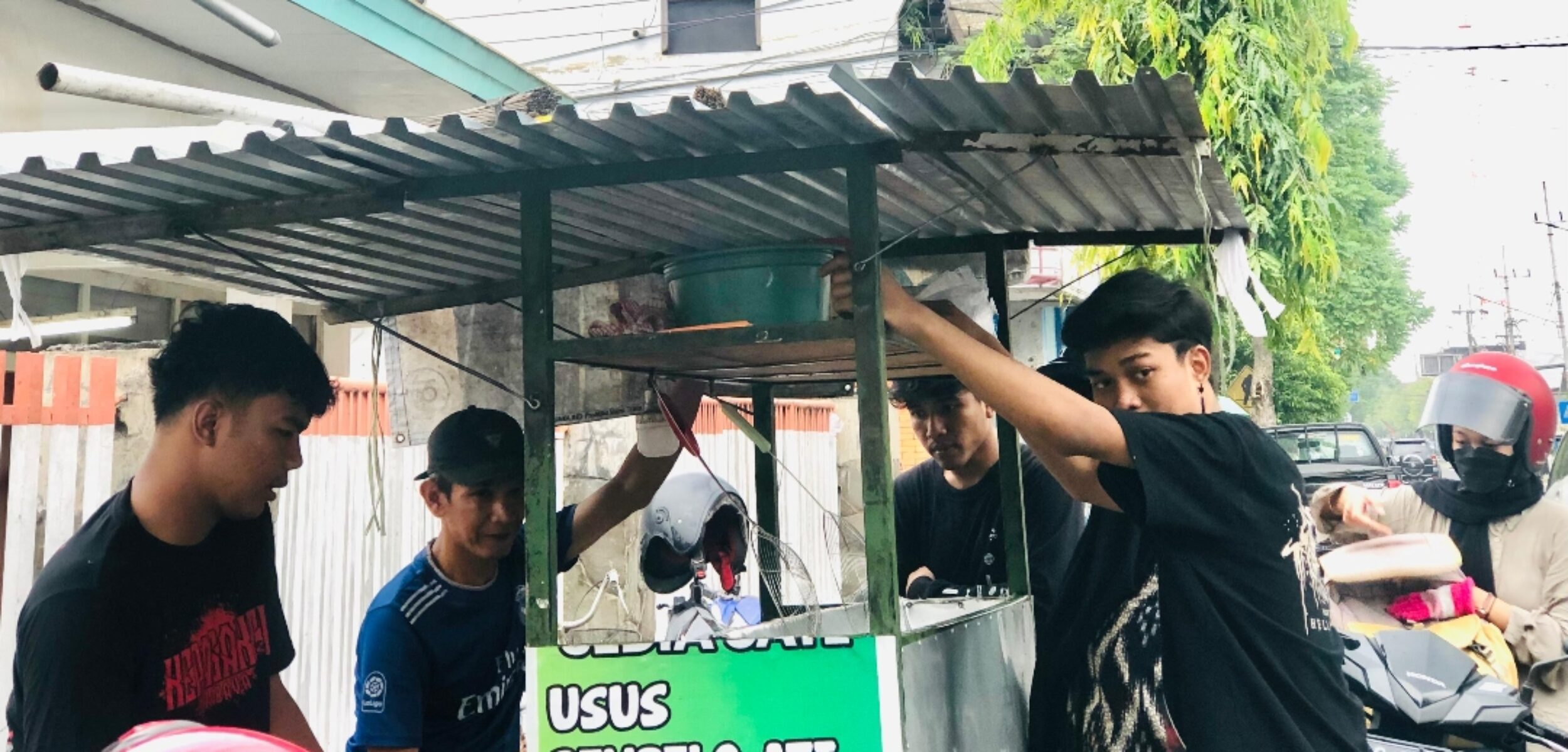 Sate Jeroan Legendaris Cak Umar: Kuliner Favorit Mojokerto, Tak Pernah Sepi