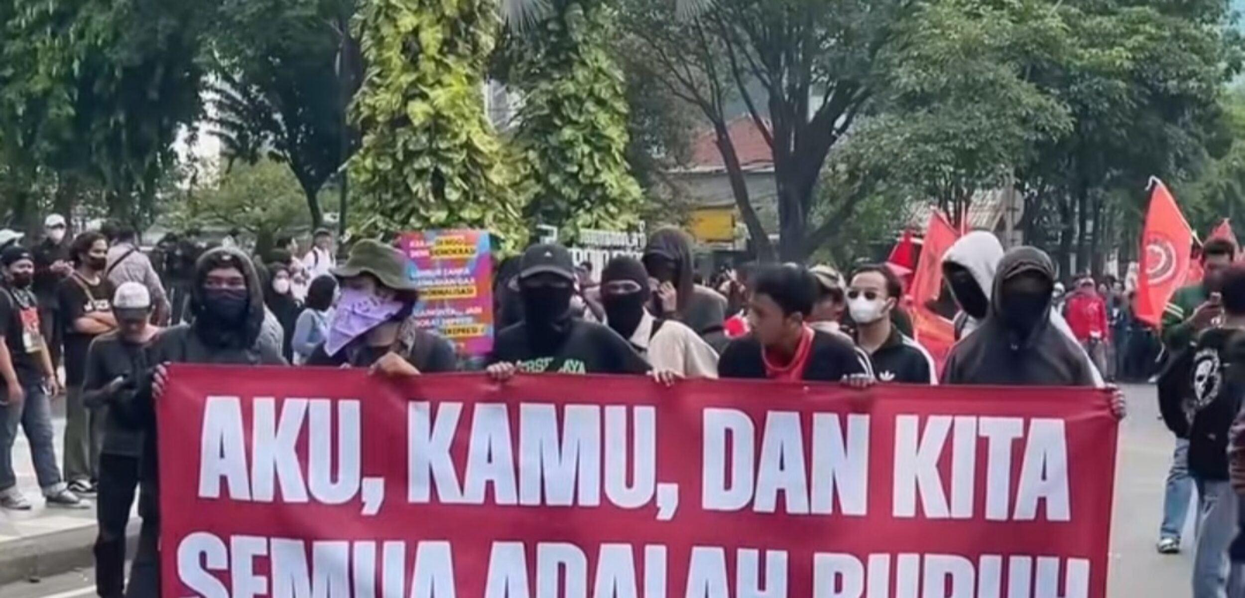 Ribuan Buruh di Jawa Timur Ikuti Aksi May Day, Ini 7 Pokok Tuntutannya!