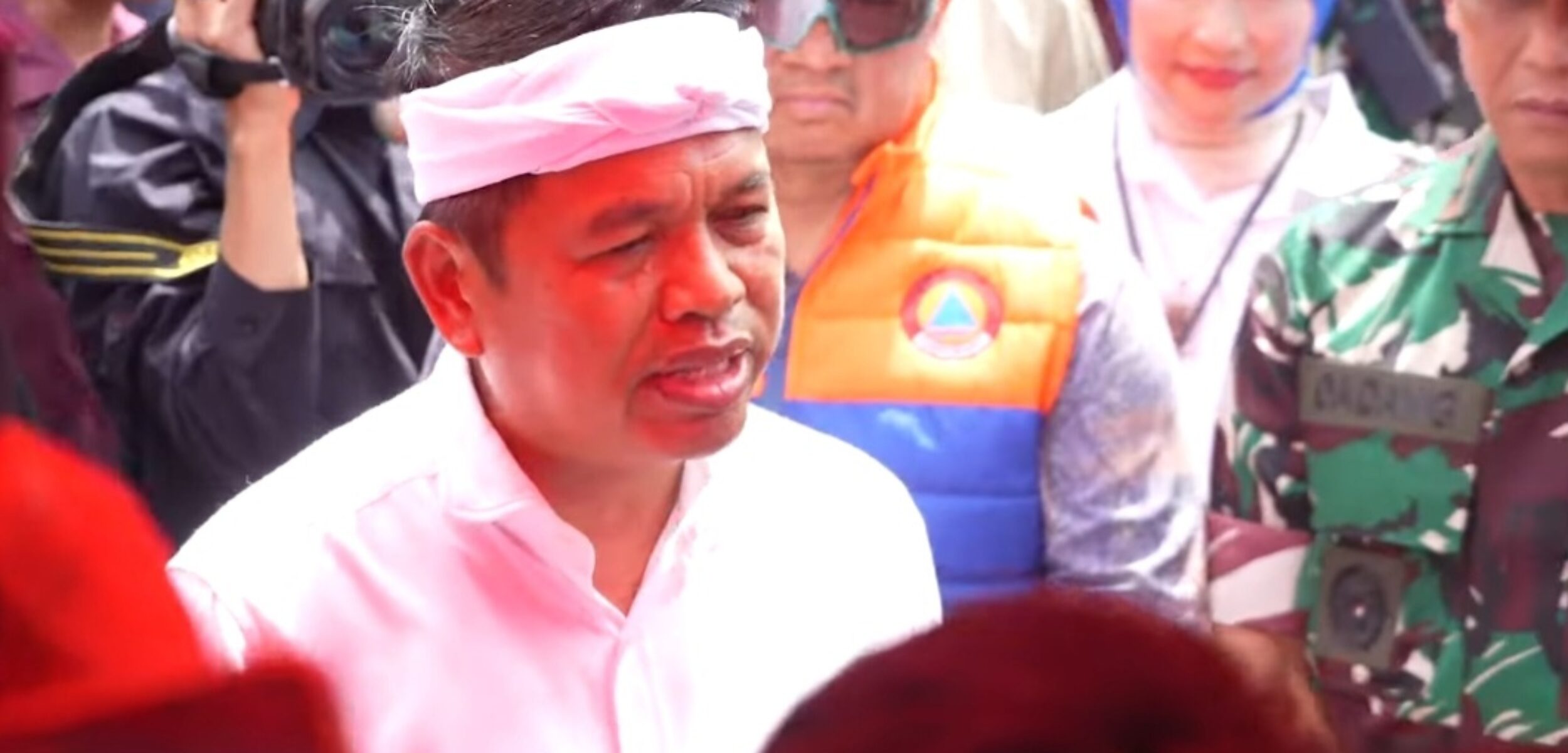 SmartSelect 20250514 130525 YouTube