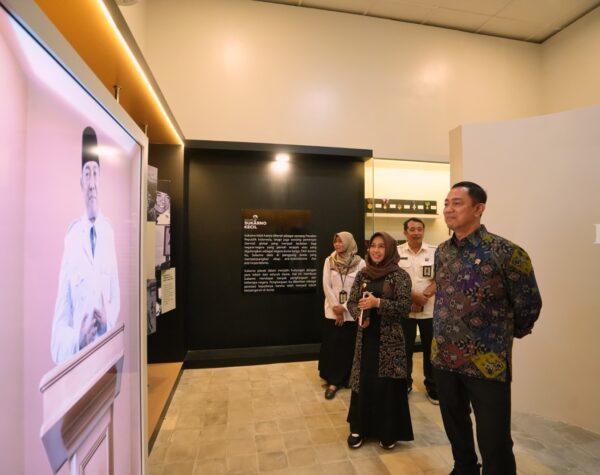 Kunjungi Galeri Soekarno, Kepala LKPP Apresiasi Upaya Wali Kota Mojokerto Lestarikan Sejarah