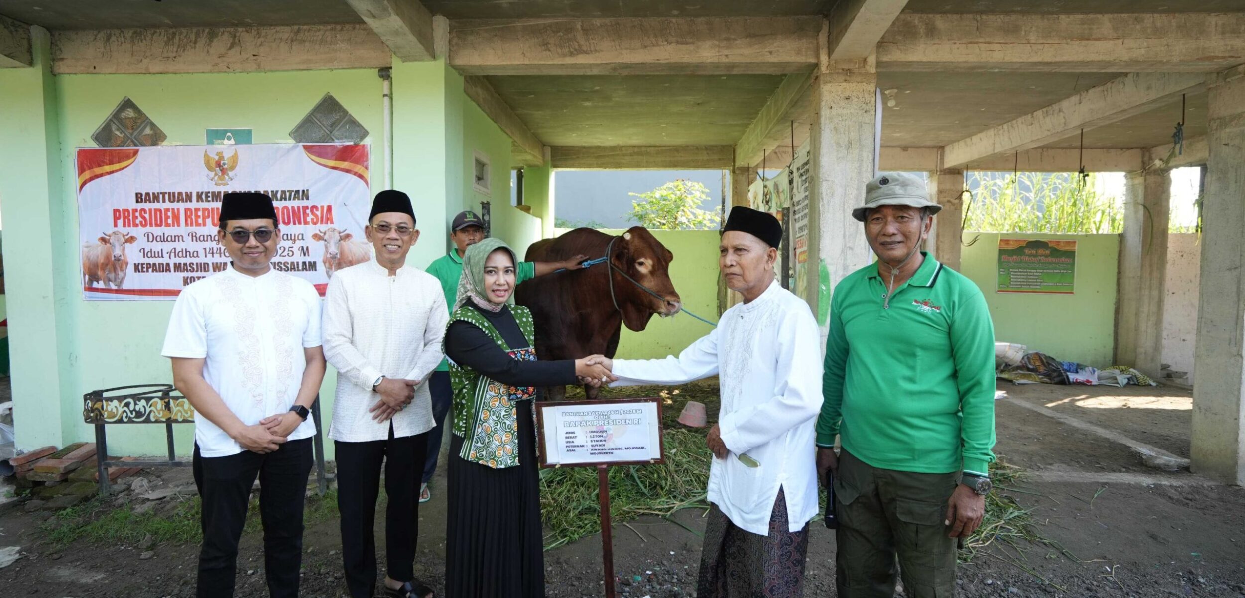 Wujud Nyata Kepedulian KORPRI, Wali Kota Mojokerto Salurkan 18 Hewan Kurban