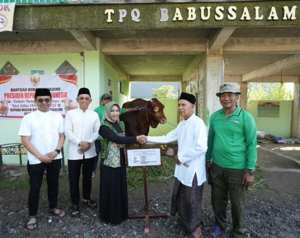 Wujud Nyata Kepedulian KORPRI, Wali Kota Mojokerto Salurkan 18 Hewan Kurban