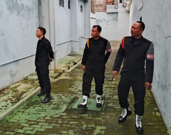 Petugas Lapas Mojokerto Intensifkan Kontrol Keliling Demi Jaga Keamanan