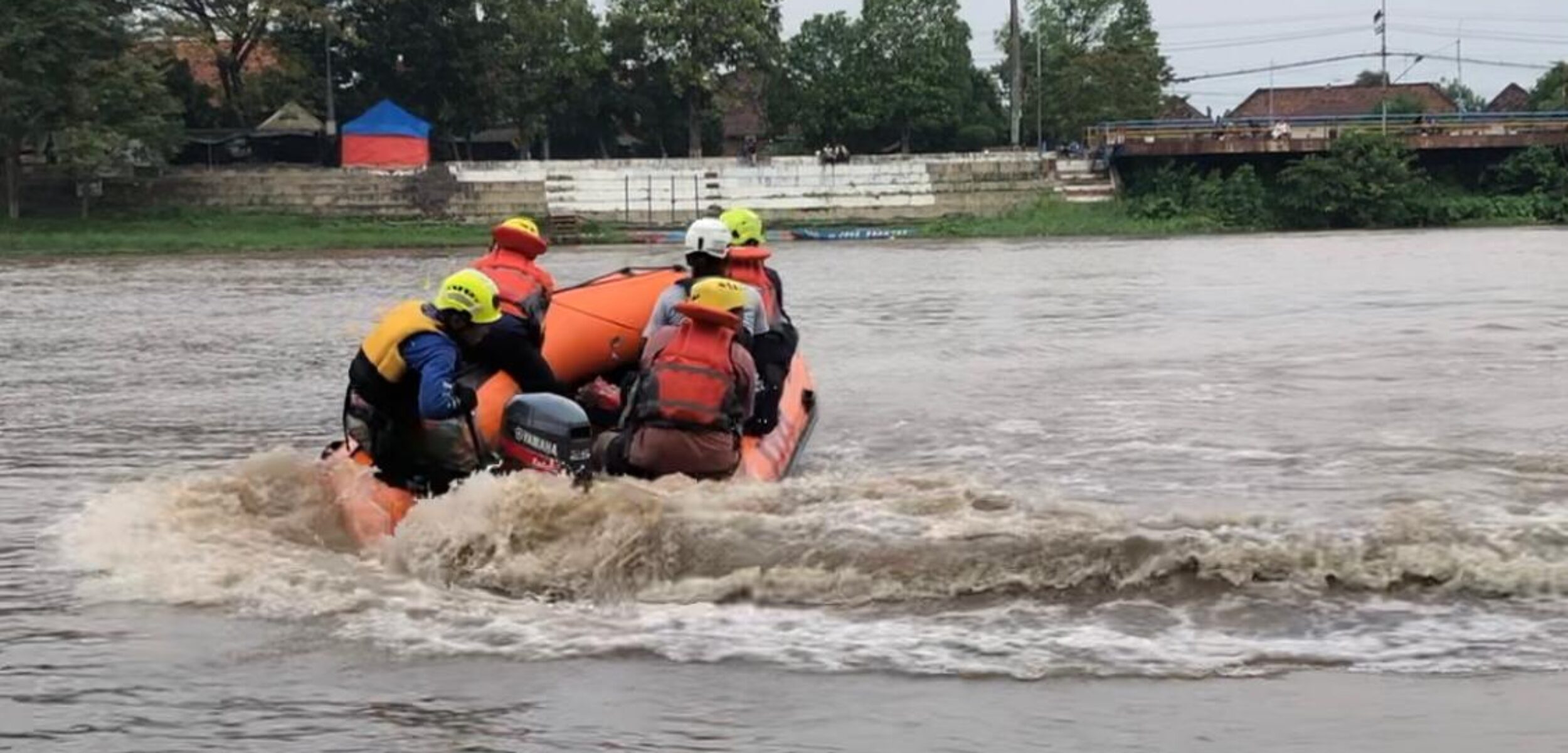 Relawan Mojokerto Gelar Latihan Rescue Air, Siap Tangani Korban Tenggelam di Sungai