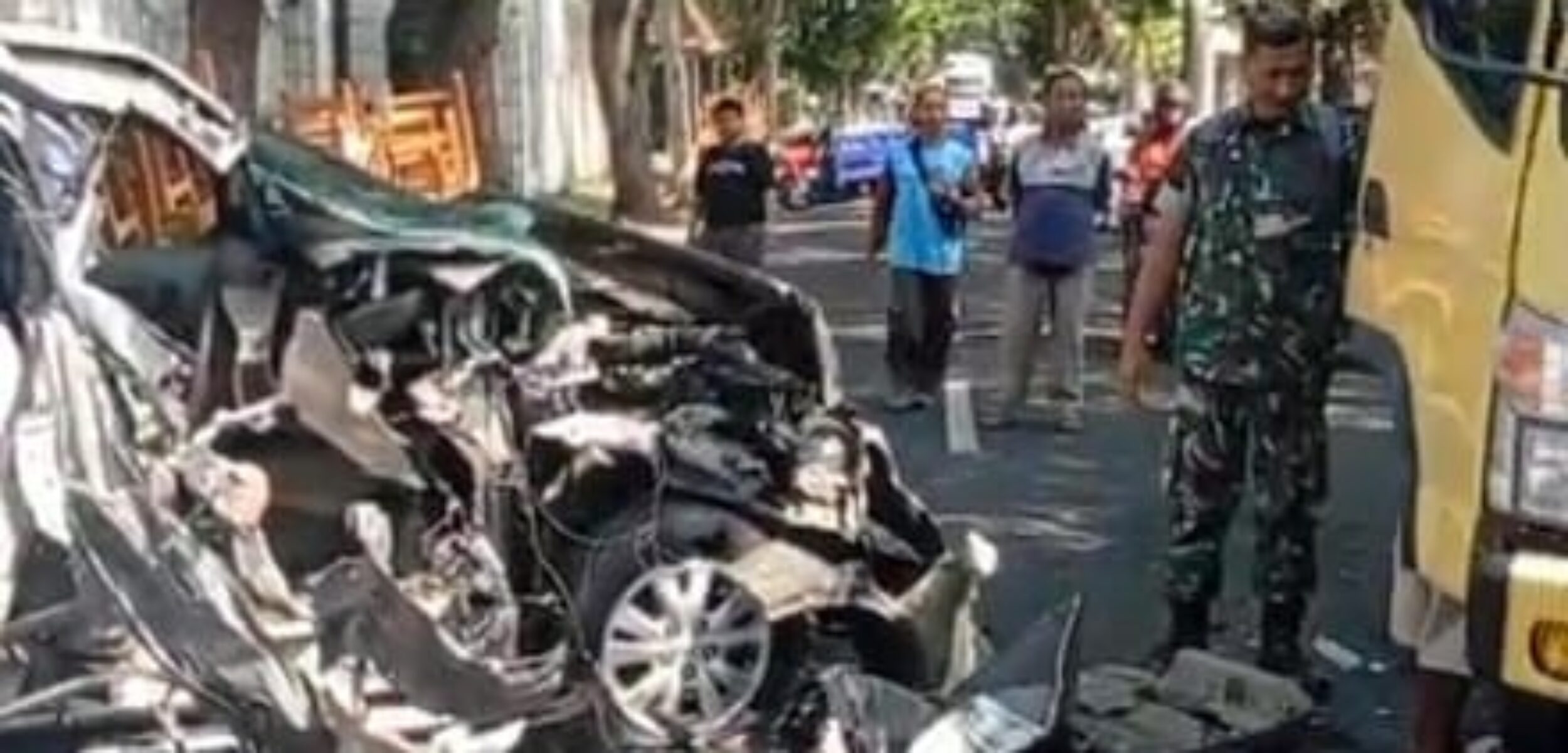 Toyota Innova Ringsek Usai Tabrak Truk di Blitar, Begini Kondisi Pengemudinya