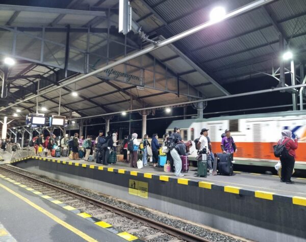 Operasional KAI Daop 6 Bertambah saat Libur Panjang, Masyarakat Diminta Perhatikan Perlintasan Sebidang