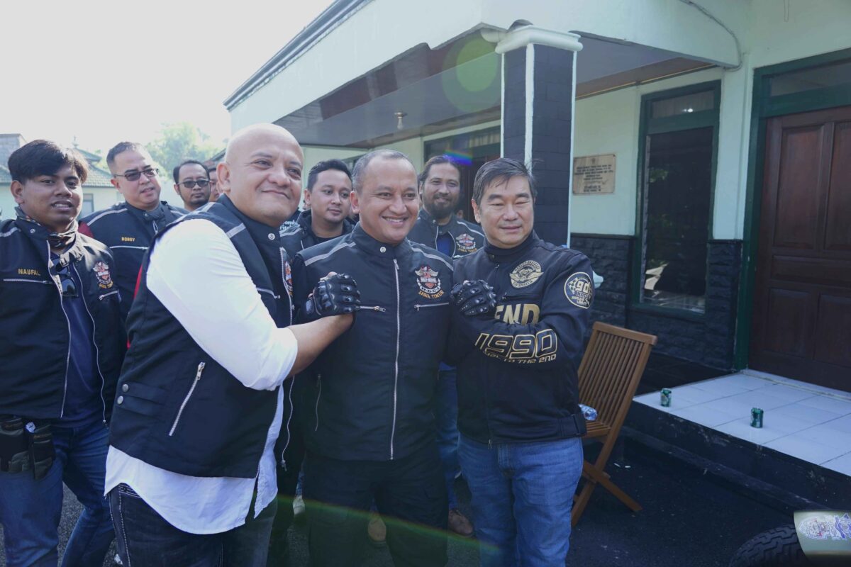 IMG 20250607 WA0102 11zon 2 Potret Ketua HDCI Mojokerto Raya, Soegianto (kanan), Danrem 082/CPJY, Kolonel Infanteri Batara Alex Bulo (tengah), dan penasehat (kiri).