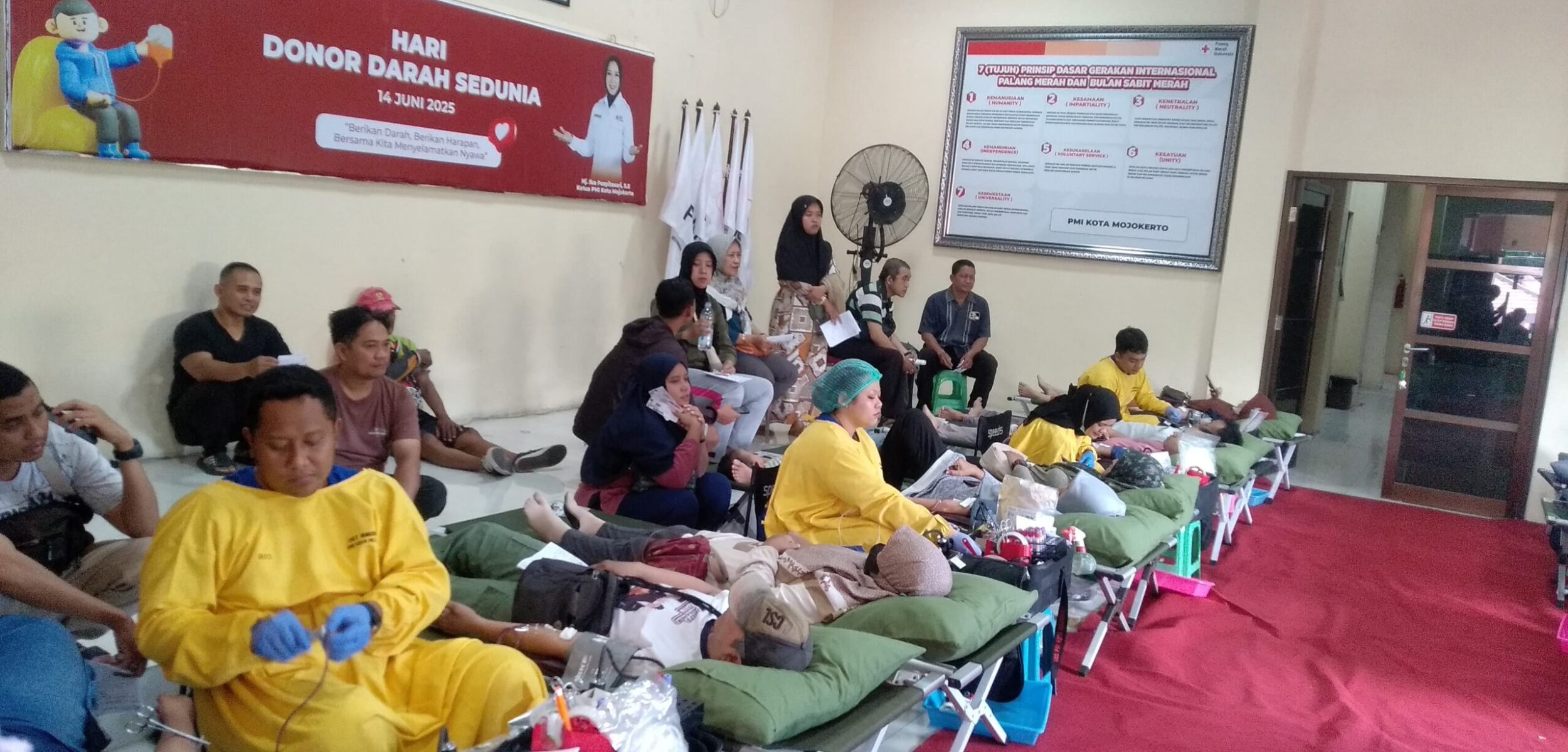 Gen Z Ramaikan Hari Donor Darah Sedunia 2025 di PMI Kota Mojokerto