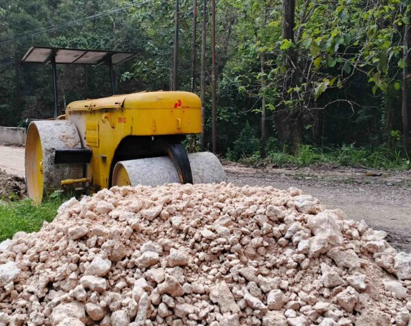 Pertamina Kirim 40 Rit Tanah Urug di Jalan Semanggi, Warga Blora Swadaya Tambah 11 Rit