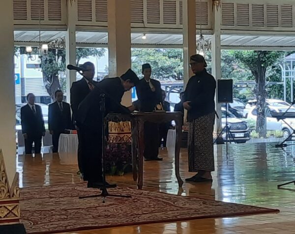 Kepala Disnakertrans Dilantik Jadi Penjabat Sekda DIY, Begini Pesan Sultan 