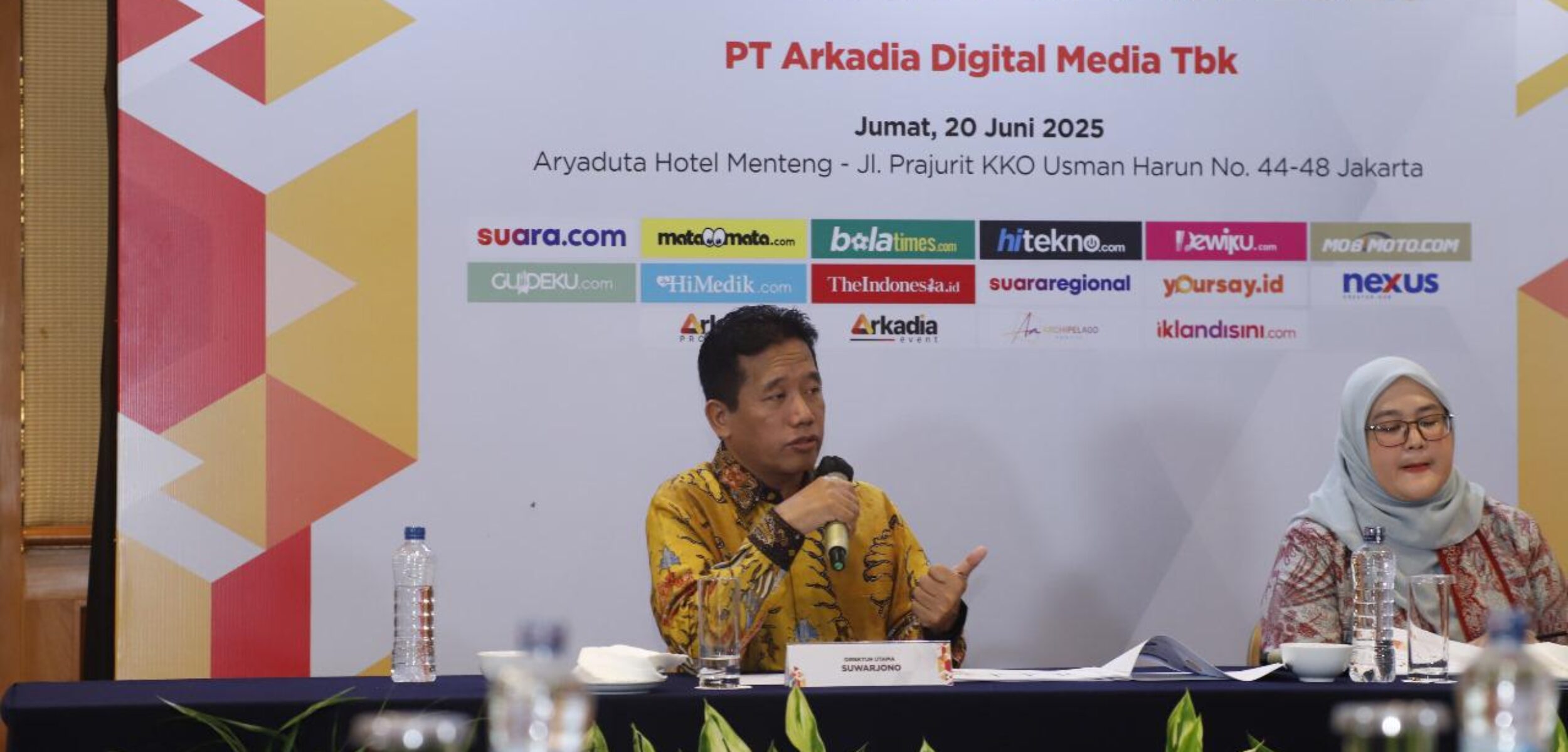 Direktur Utama PT Arkadia Digital Media Tbk, Suwarjono saat memberikan paparan di depan jajaran pemegang saham (Dok. Suara.com untuk Kabarterdepan.com)