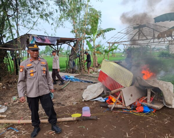 Polsek Sukomoro Nganjuk Bongkar Arena Judi Sabung Ayam dan Dadu di Timur Punden Sukomoro