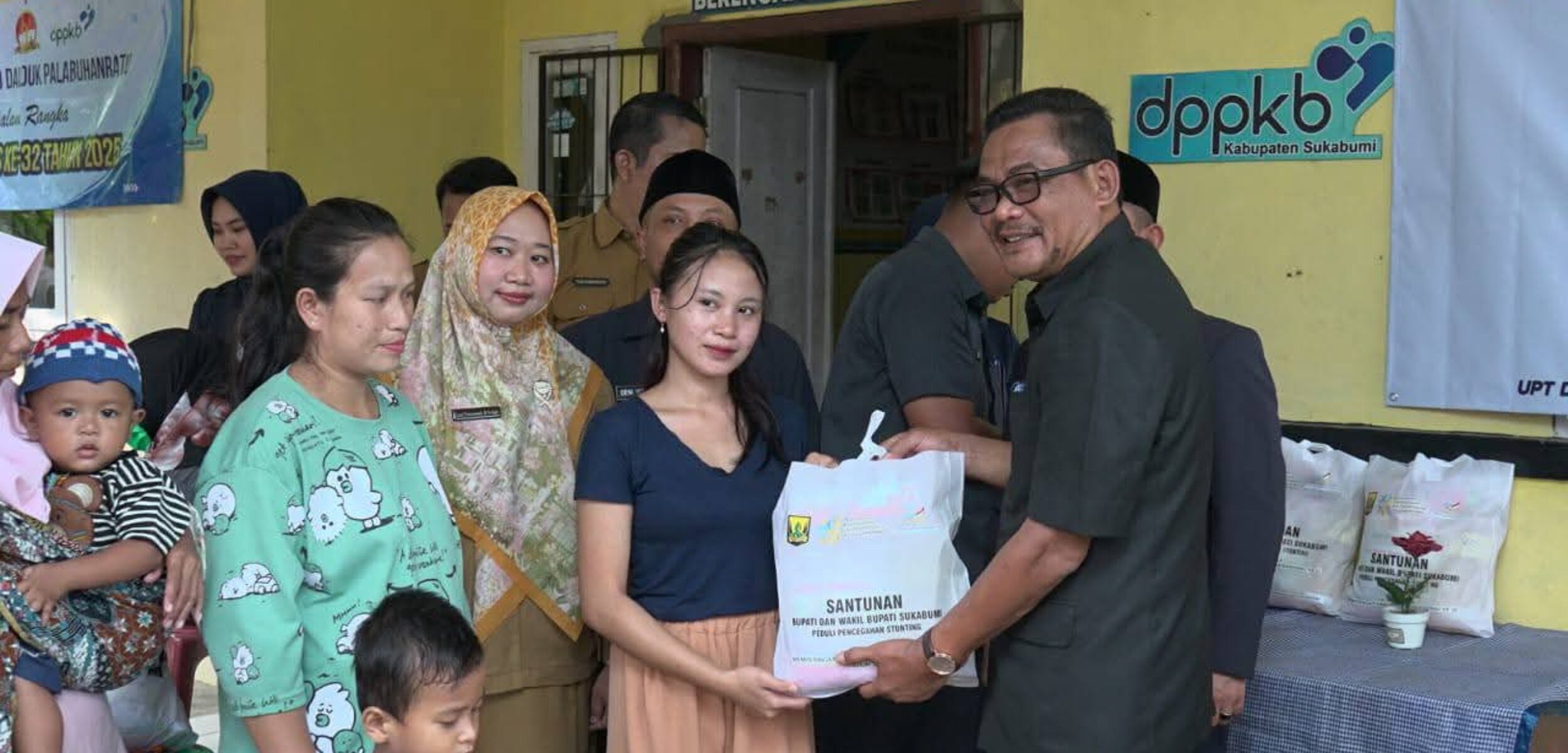 Harganas ke-32, Wakil Bupati Sukabumi Beri Santunan Keluarga Risiko Stunting