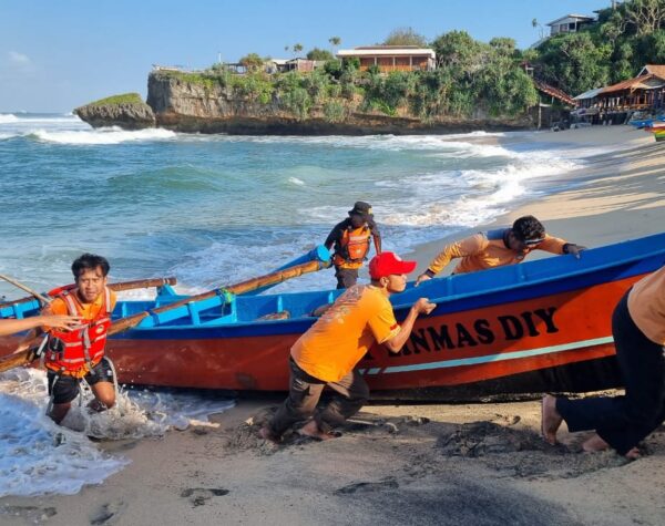 Tim SAR Gabungan Kembali Lakukan Pencarian Korban Terseret Ombak di Pantai Watu Kodok Gunungkidul