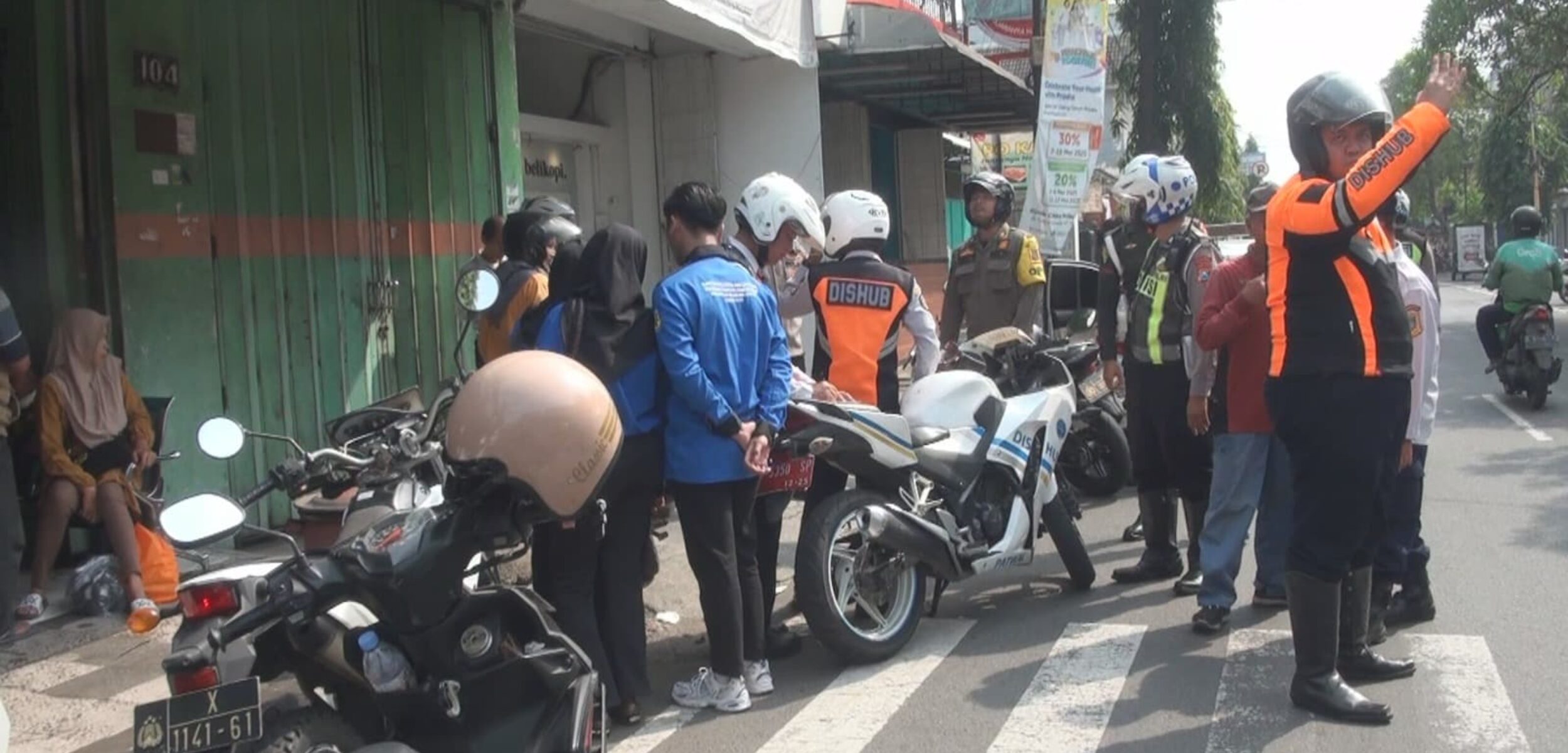 Penertiban Parkir liar di Kota Mojokerto, Rabu (25/6/2025) (Redaksi / Kabarterdepan.com)