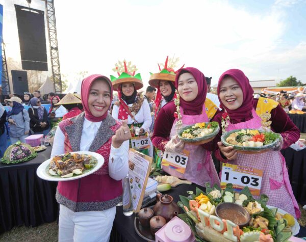 Kemeriahan Lomba Rujak Ulek dan Dahsyat Spektakuler Tutup HUT ke-107 Kota Mojokerto