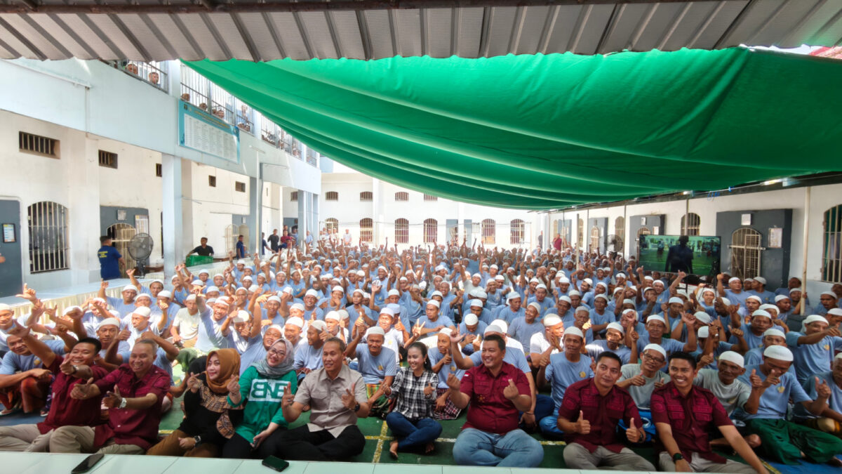 Kebersamaan Forkompinda Mojokerto, Kalapas Mojokerto dan Kakanwil Ditjenpas Jatim bersama warga binaan di Lapas Mojokerto 