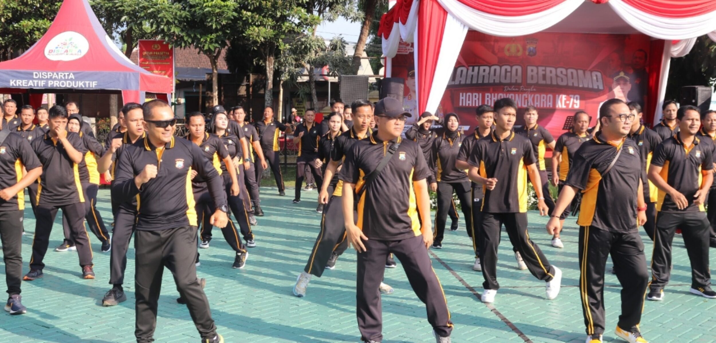 Meriahkan Hari Bhayangkara ke-79, Polres Batu Gelar Olahraga Bersama dan Bazar Bapokting