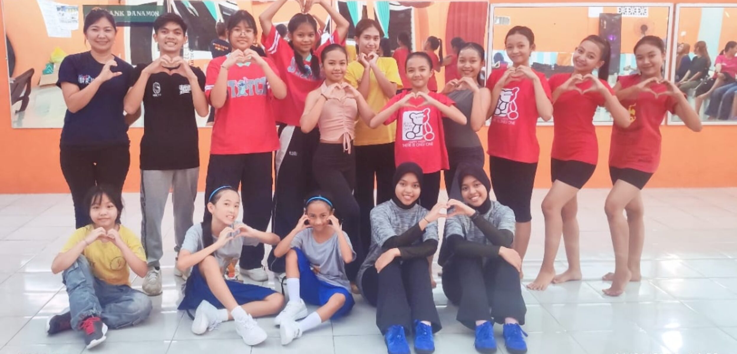 Bidik 4 Emas di Porprov Jatim, Atlet Dance Sport Jember Berlatih ke Surabaya