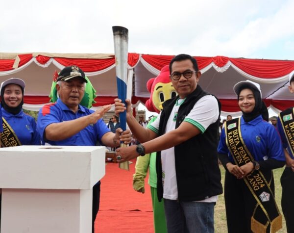 Kirab Obor Porprov IX Jatim 2025 Sampai di Kota Batu, Bupati: Semangat Kebersamaan