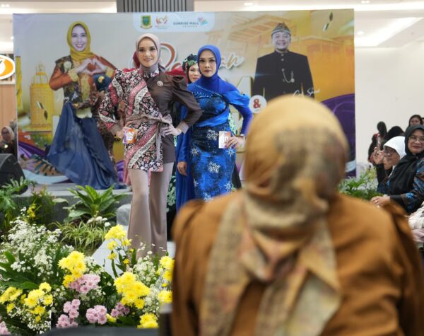 Wali Kota Mojokerto Pantau Pameran UMKM dan IKM Alas Kaki di Sunrise Mall 2, Dorong UMKM Naik Kelas