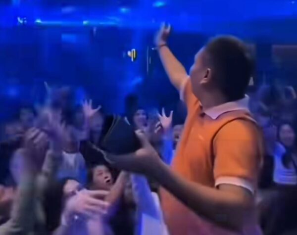 Viral Kades Karangsari Cirebon Nyawer di Diskotik, Dedi Mulyadi Ancam Tunda Bantuan Dana Desa