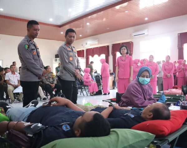 Polres Mojokerto Kota Gelar Bakti Kesehatan Donor Darah Peringati Hari Bhayangkara ke-79