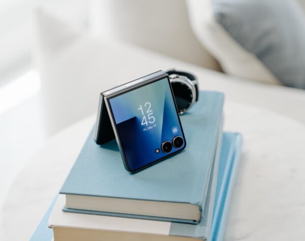 Samsung Galaxy Z Flip 7 Debut dengan Layar Cover Lebih Besar, Model FE Harga Lebih Terjangkau