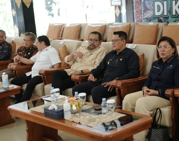 Wakil Staff Kepresidenan Kunjungi Koperasi Desa Merah Putih di Sleman, Puji Kelengkapan Infrastruktur dan Unit Usaha