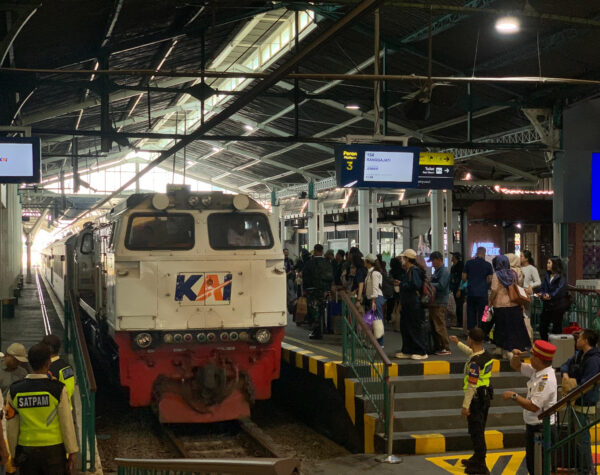 Dua Penumpang Kereta Api Terluka Pelemparan Kaca, Daop 6 Yogyakarta Minta Pelaku Diproses Hukum 