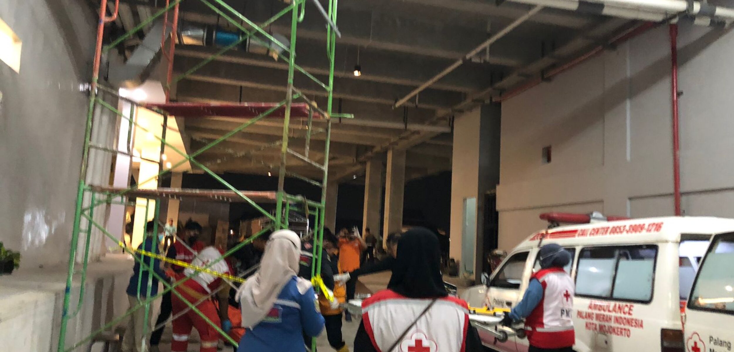 Musibah di Mojokerto : Pekerja Proyek Tewas Terjatuh dari Scaffolding di Mal