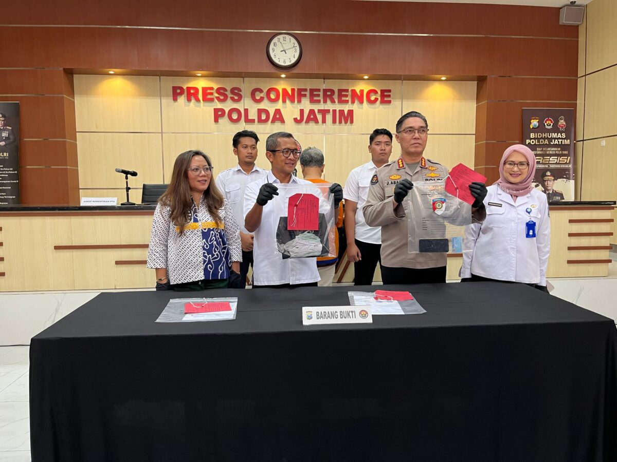 Konferensi pers dugaan oknum pendeta yang mencabuli anak-anak di Blitar, Rabu (16/7/2025) (Redaksi / Kabarterdepan.com)