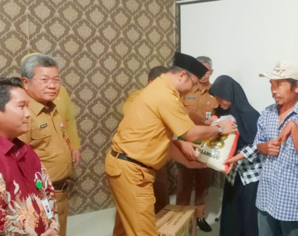 Bupati Sigit Salurkan Bantuan Pangan Bagi 200 Penyandang Disabilitas di Sragen