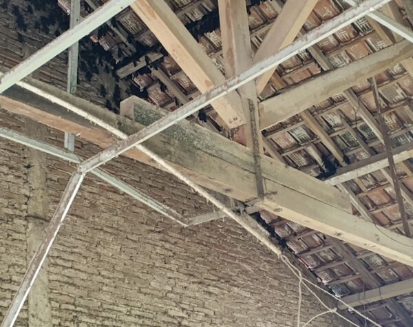 Tak Jauh Dari Kantor Dinas Pendidikan, Plafon SD Negeri di Blora Ambrol