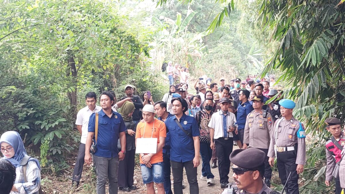 Proses rekonstruksi kasus kematian M Alfan di Mojokerto, Selasa (29/7/2025) (Redaksi / Kabarterdepn.com)