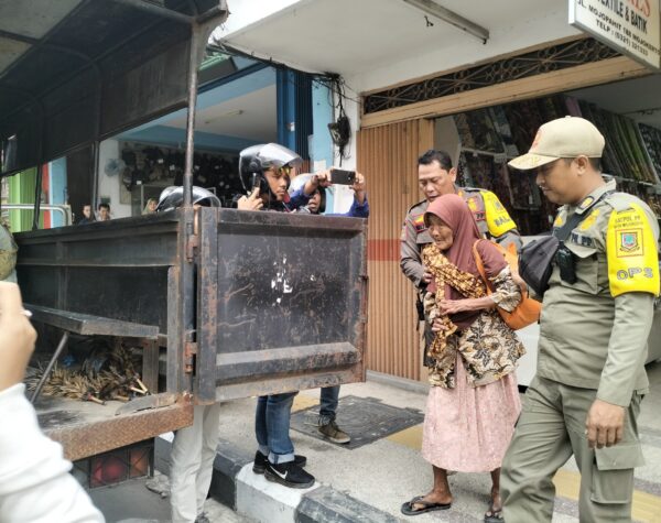 Satpol PP Kota Mojokerto Amankan 14 Gepeng, Mayoritas Bukan Warga Lokal