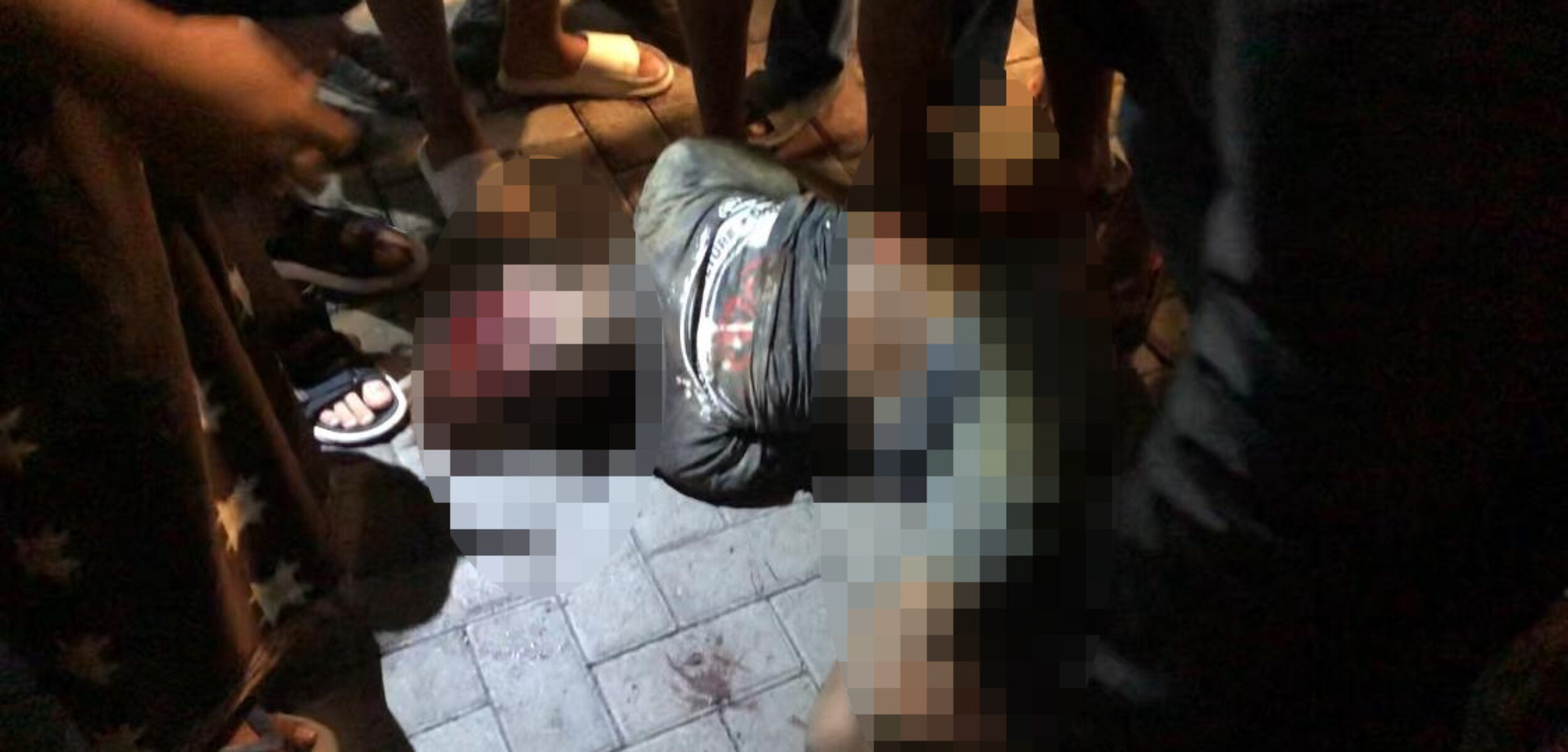 Terduga pelaku pencurian saat diamankan petugas, Selasa (15/7/2025) malam (Redaksi / Kabarterdepan.com)