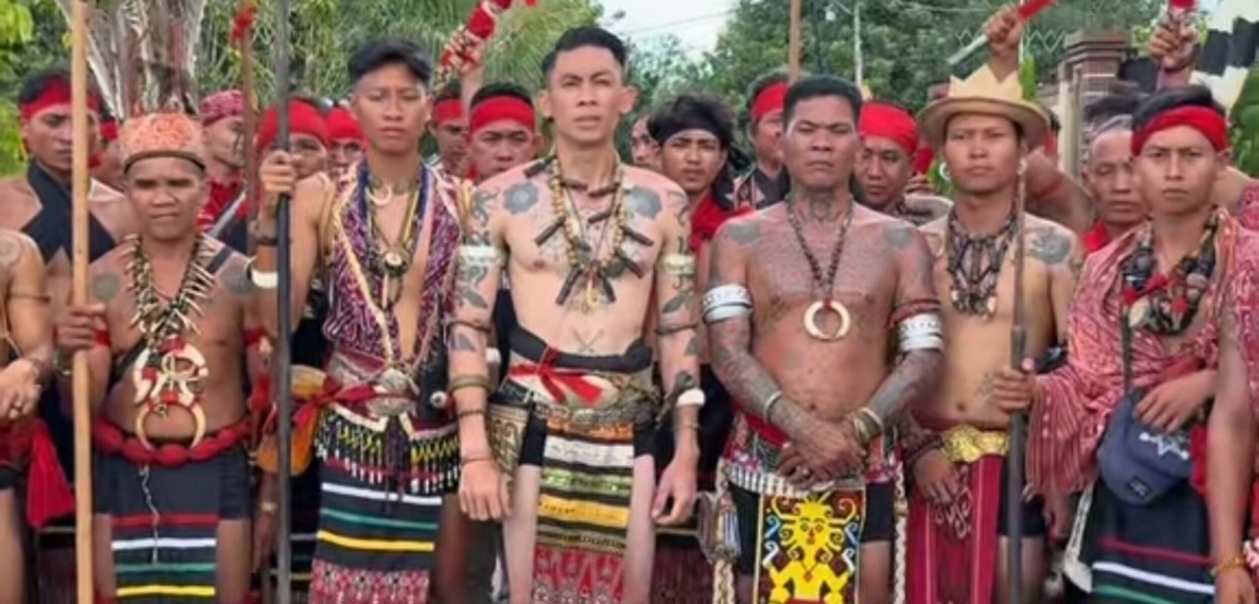 Viral Masyarakat Adat Dayak Ramai-ramai Serukan Penolakan Transmigrasi ke Wilayah Kalimantan