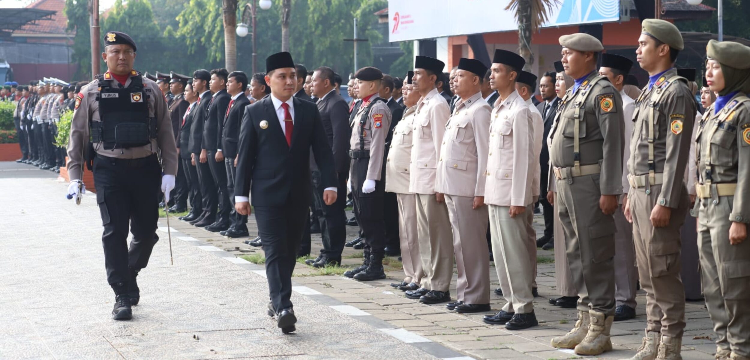 Gus Barra Pimpin Upacara Hari Bhayangkara Ke-79, Apresiasi Dedikasi Polres Mojokerto