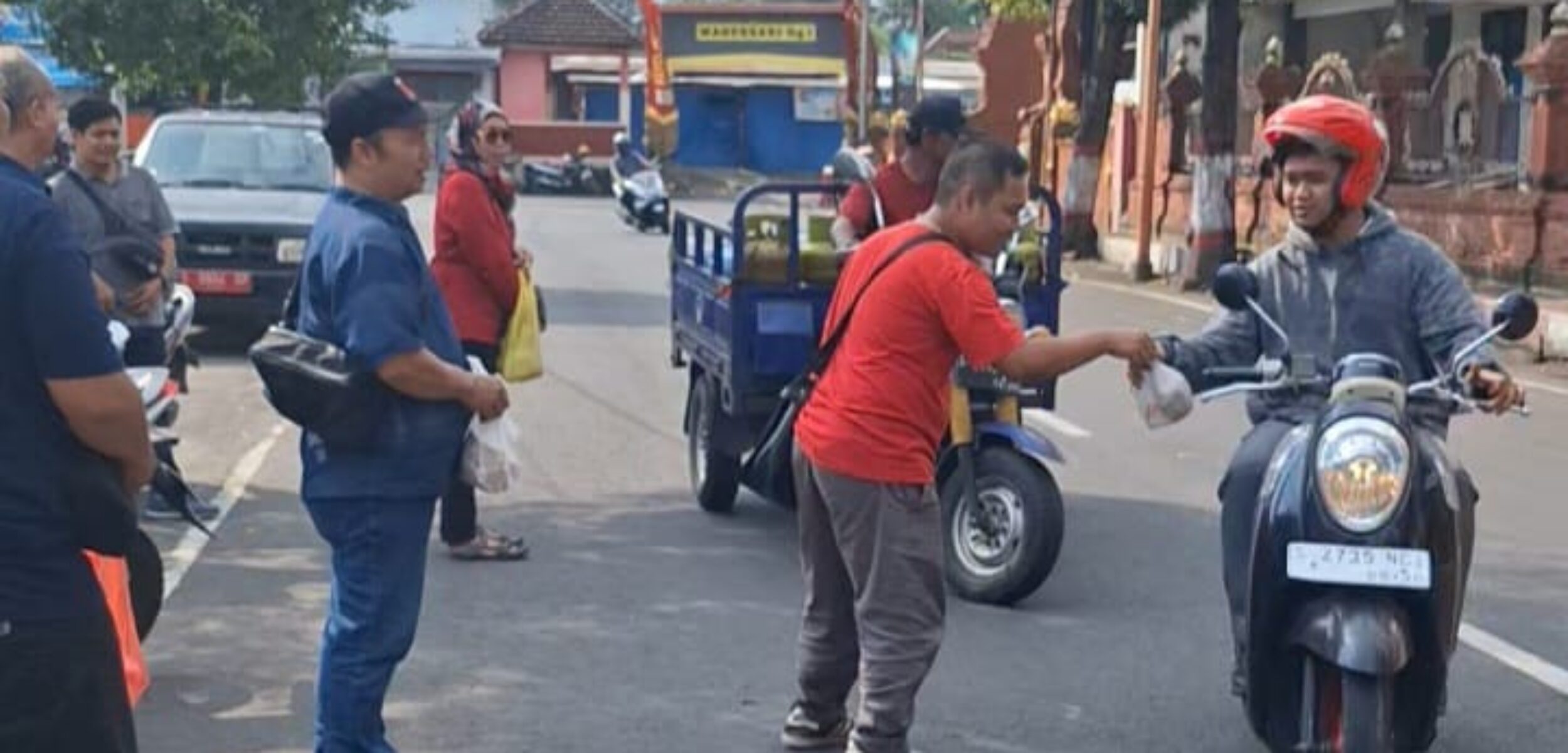 Jumat Berkah PWI Mojokerto Raya, 100 Nasi Bungkus Habis dalam Hitungan Menit