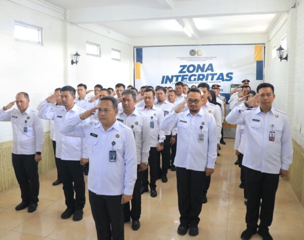 Wujudkan Pelayanan Bermartabat, Pegawai Lapas Pemuda Madiun Ikuti Apel Bersama