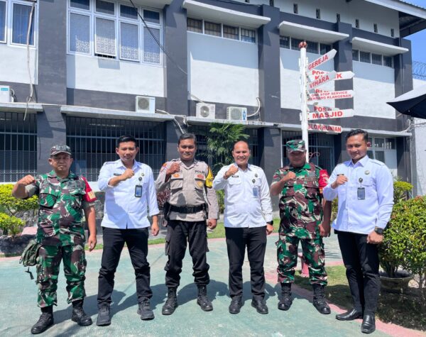 Perkuat Sinergi Keamanan, TNI-Polri Silaturahmi dan Patroli Sambang di Lapas Pemuda Madiun