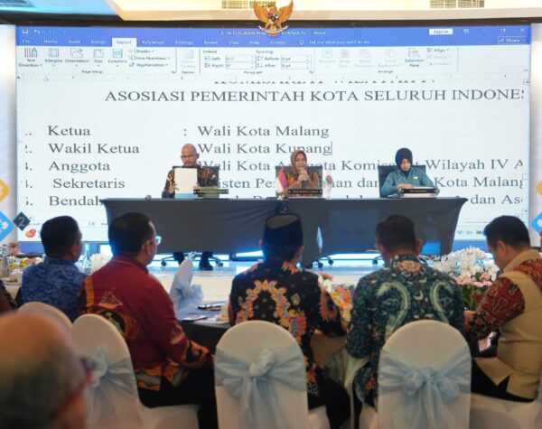 Estafet Kepemimpinan APEKSI Komwil IV: Ning Ita Serahkan Tongkat Pimpinan kepada Wali Kota Malang